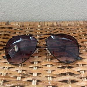 black aviator sunglasses